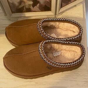 UGG Tasman slippers - Chestnut
New without box